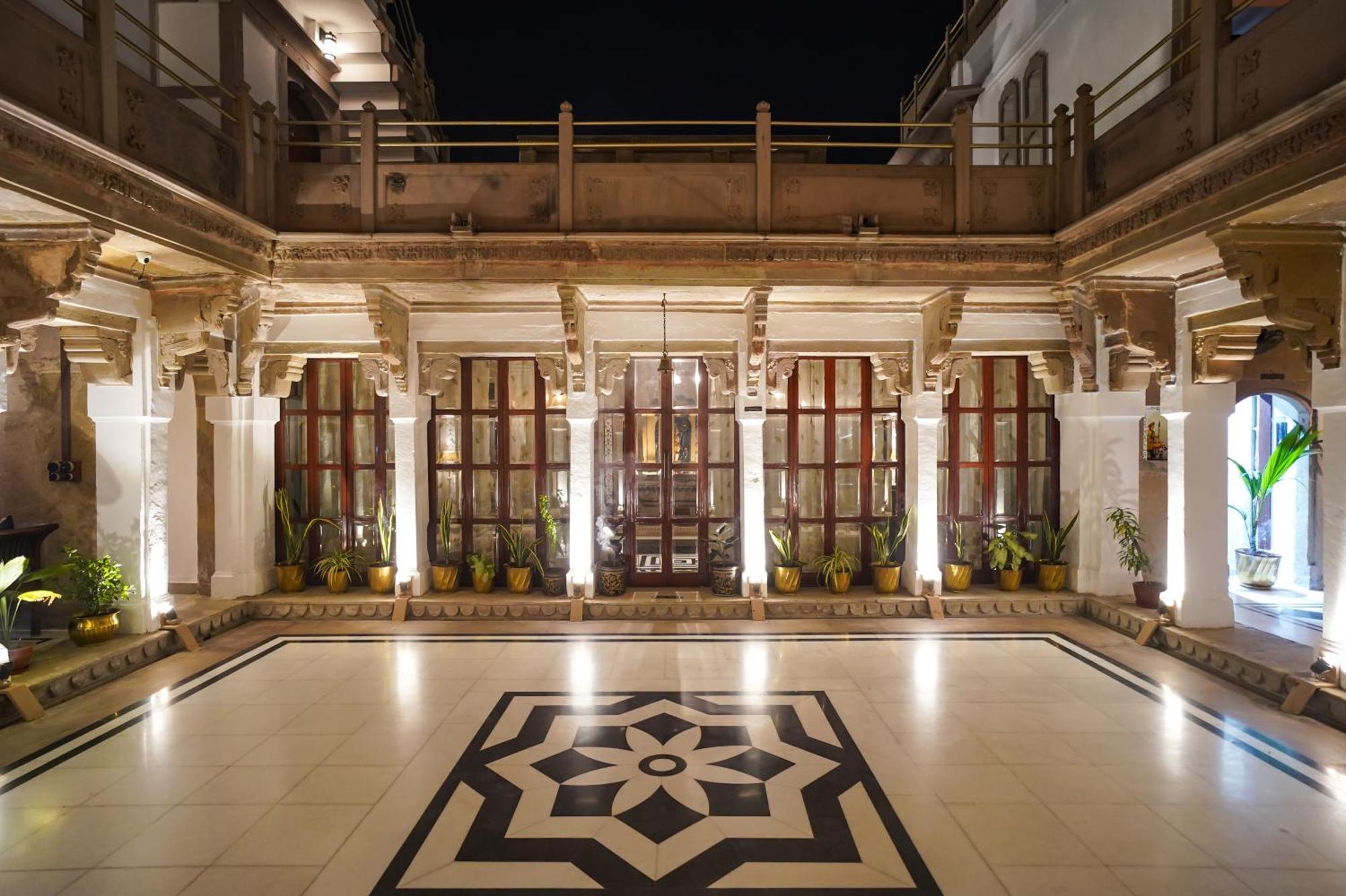 Hotel Guleria Kothi At Ganges Varanasi Exterior foto