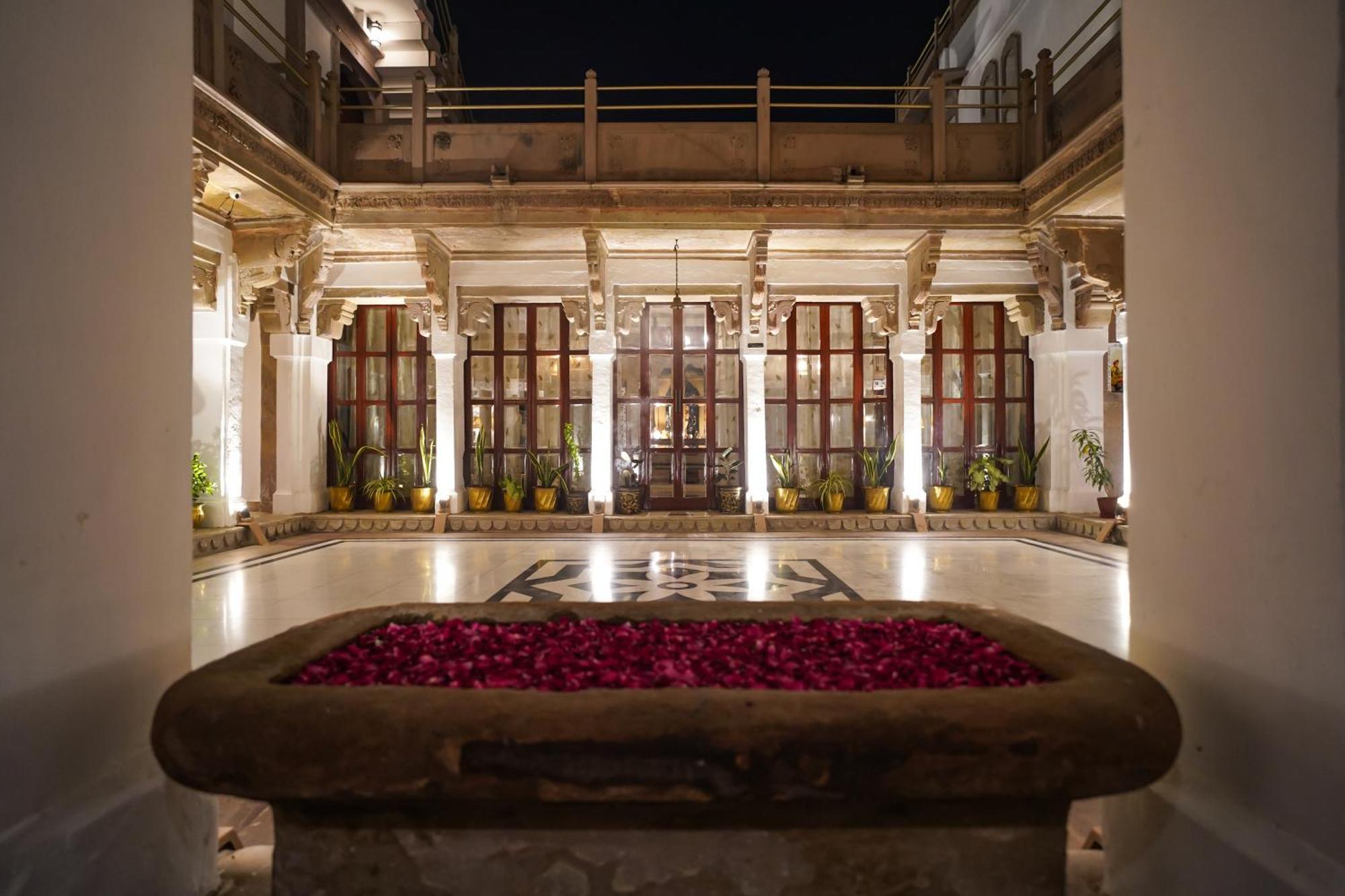 Hotel Guleria Kothi At Ganges Varanasi Exterior foto