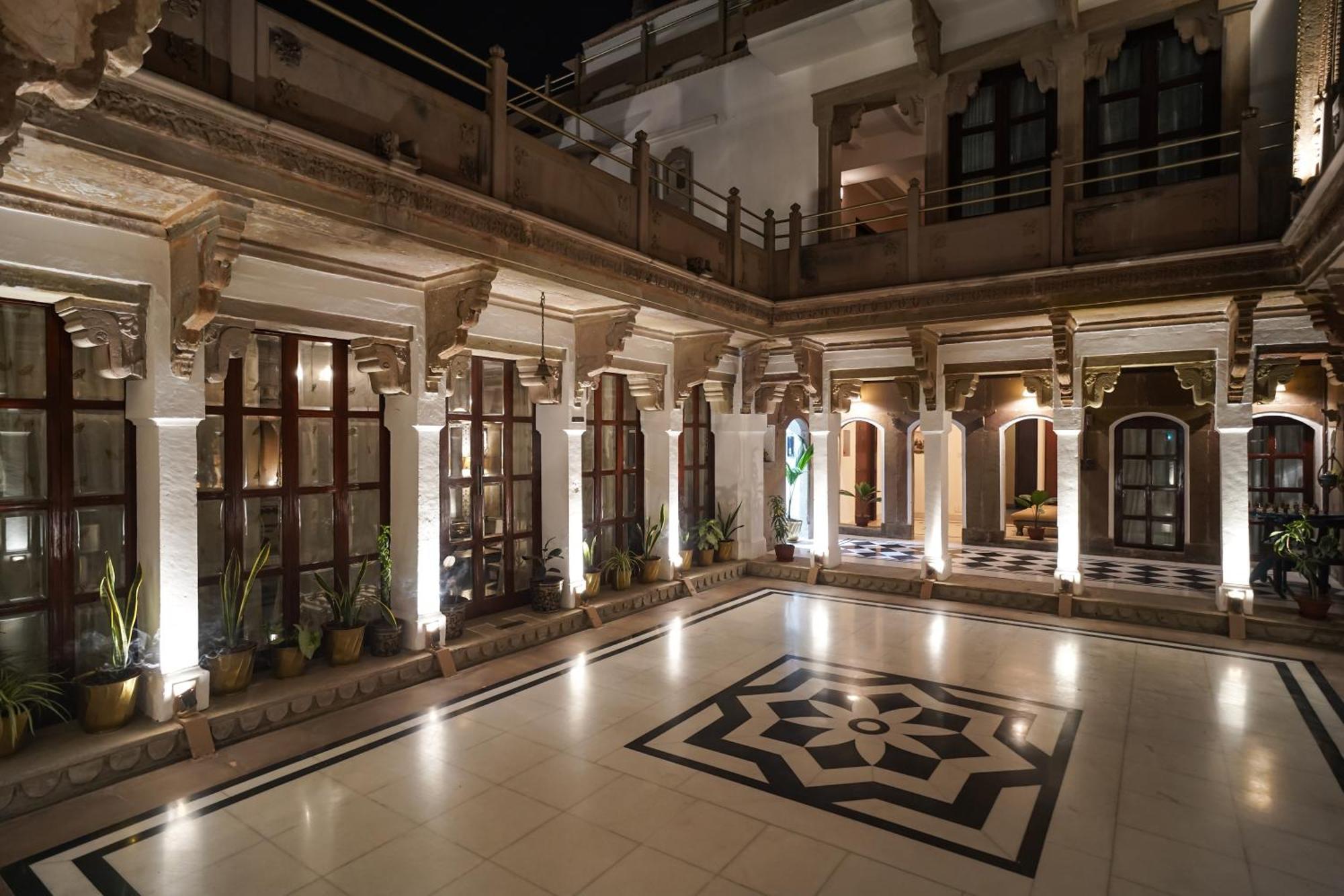 Hotel Guleria Kothi At Ganges Varanasi Exterior foto