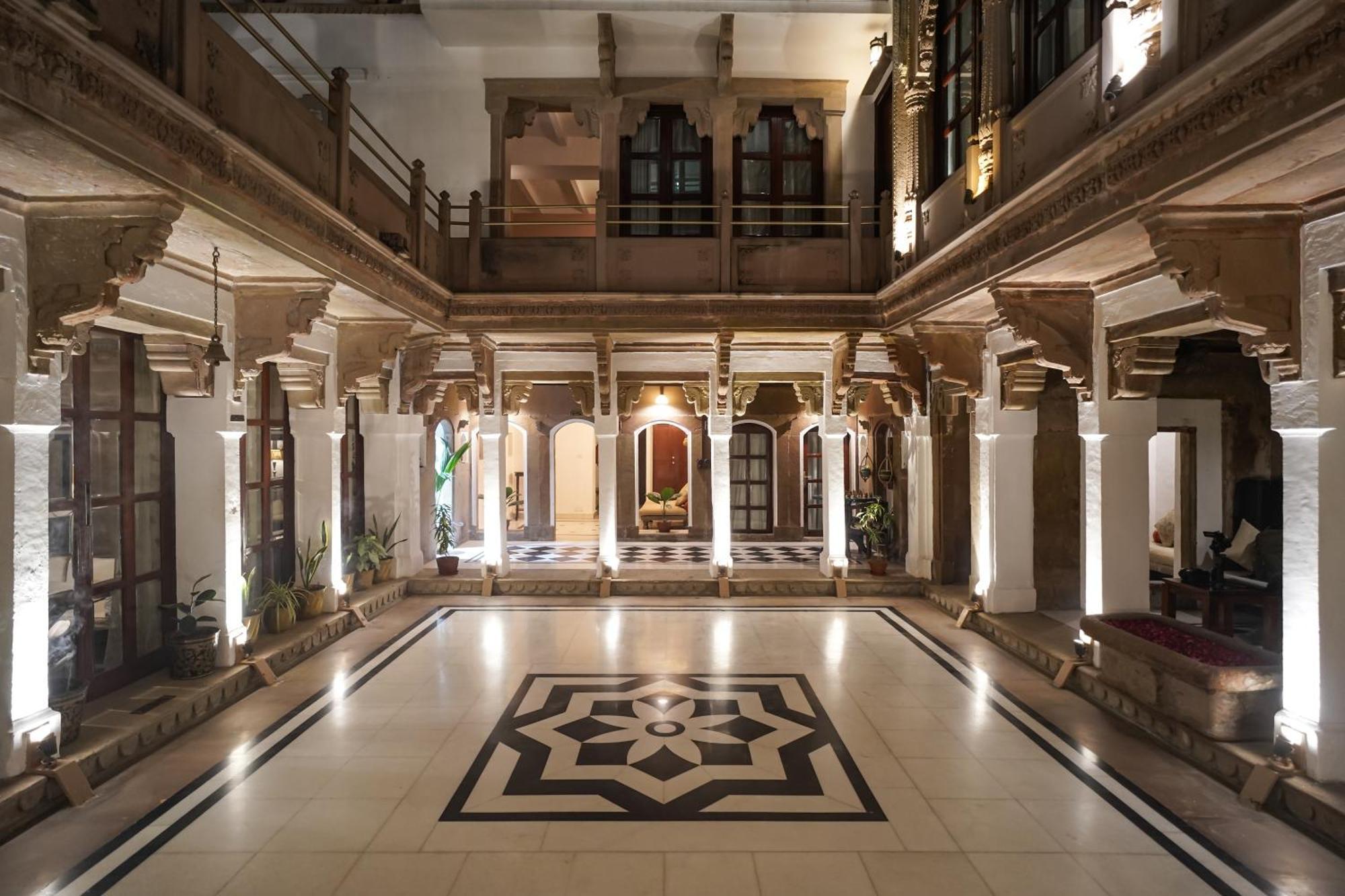 Hotel Guleria Kothi At Ganges Varanasi Exterior foto